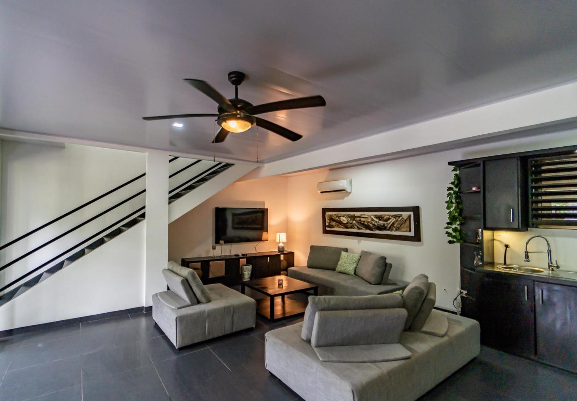 Good Life Lodge Samara Bagian luar foto