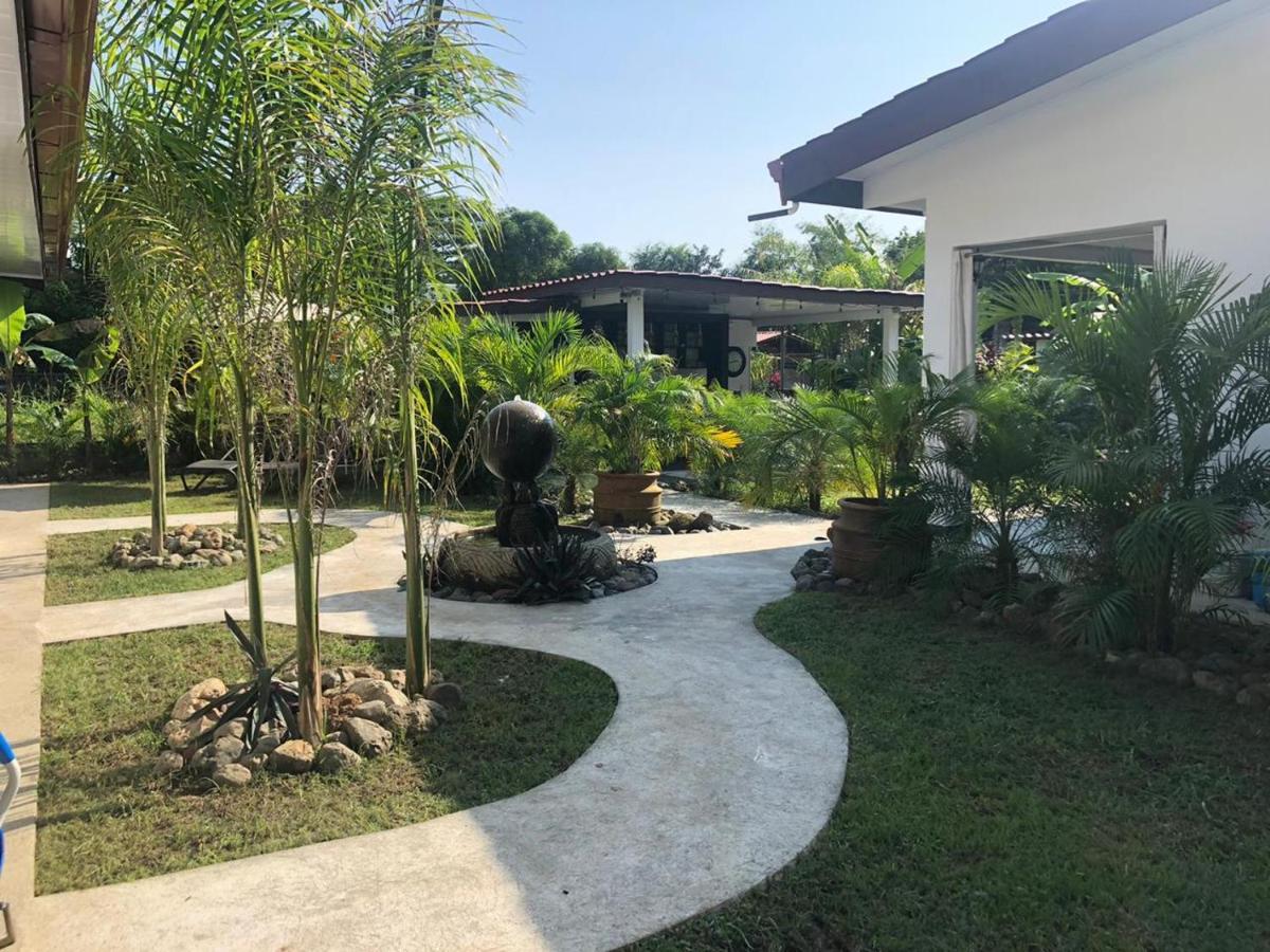 Good Life Lodge Samara Bagian luar foto
