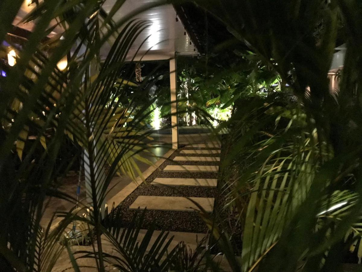 Good Life Lodge Samara Bagian luar foto